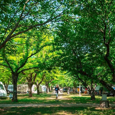 Κάμπινγκ Le Pontet *