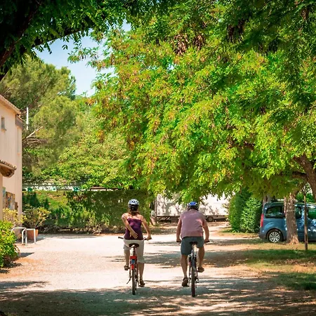 Le Pontet Κάμπινγκ *